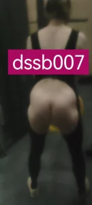 锻炼完，全裸公交站台