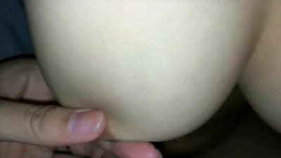 真实夫妻自拍，我的大奶媳妇，女上位玩奶