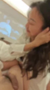 露脸，真实约会离异少妇酒店操逼，大鸡巴狠狠干她